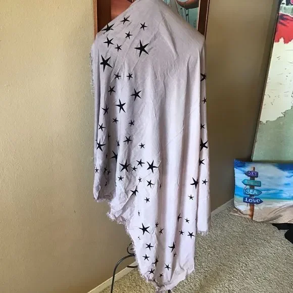 NWT Leigh & Luca Star Ombré Scarf - Picture 2 of 8